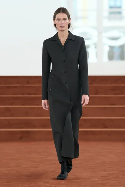 Look 3